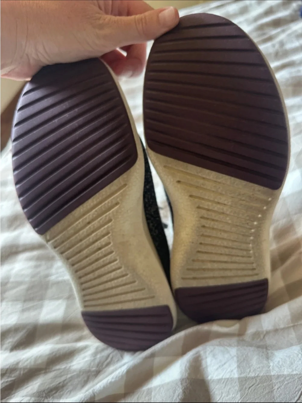 Women’s allbirds Casual Gray Knit Lace-Up Sneakers. Size 8